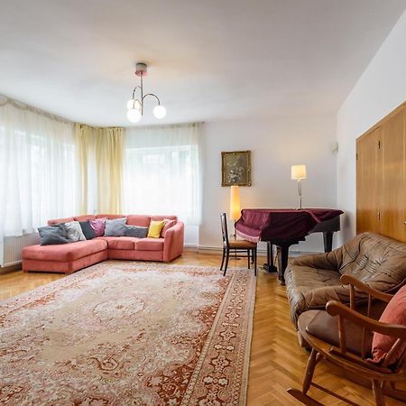 Casa Cu Cires Brasov Apartment Ngoại thất bức ảnh